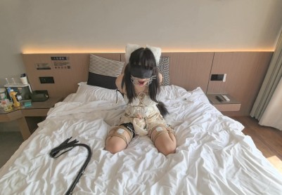 【FXX】直立缚踮脚绞刑 掐BO 震动乳夹 微型入体TD贞操锁 肉丝白袜 SP TK 狐尾 单手套 电击 开口夹释放口水 抽插 乳胶头套ZX