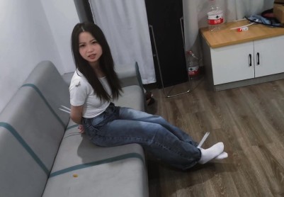 【禾一原创】（赌约2) 白袜篇 白嫩嫩的小脚非常可爱~