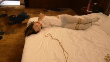 【随心原创】诺米 被绑架的迷人少妇 肚兜 直臂 口球 震动 口水