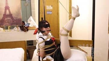 【78号束艺】晓雅COS四宫辉夜的双脚吊缚