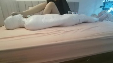 【气味系】胶带木乃伊加真空袋束缚 黑旗袍加灰丝强制gc榨j