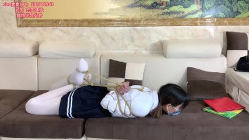 【xiao素素】白丝JK群口罩驷马挣扎，老规矩挣扎不开接受惩罚！