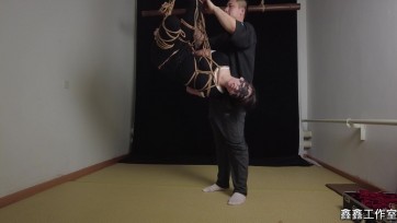 【鑫鑫工作室】小肉臀吊缚表演