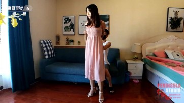 【半岛束艺台】小林忆莲阿紫粉色长裙高跟鞋29楼飘窗展示