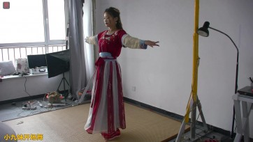 【绳之韵】古装也惊艳的小九妹，古装小舞娘的白袜前手片足吊、勒嘴，漏内，脱掉小白袜堵嘴训练，姿势有点羞羞的捆绑游戏