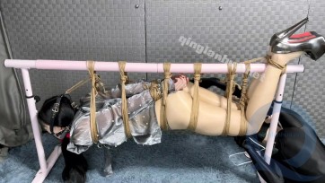 【进击的番茄】【傲嫣强制地狱】油亮肉丝+马具口球芭蕾横杆吊强制不断，全程抬头束缚无法低头，呜呜呜不停的叫也不知道想表达什么。超高跟鞋加持肉丝大长腿挣扎扭动超级诱人。仙女...