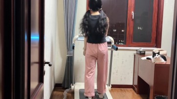 【布莱恩】落日下的镣铐女孩-完成跑步机训练后外出镣铐折磨