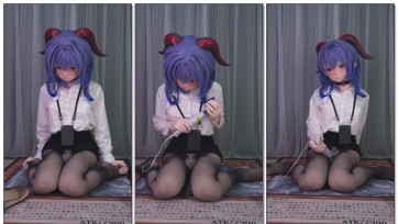 【zentai】黑丝OL娃娃戴着阳锁，菊花里塞着假丁，用丝袜的弹性固定住 送着假丁猛怼前列腺，随后用快乐棒强高自嗨