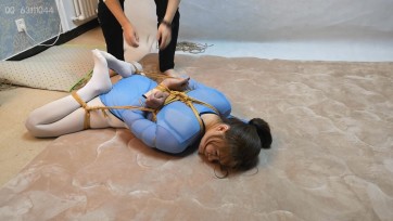 【随心原创】丰满少妇 玲儿极限五花大绑 分腿驷马吊缚