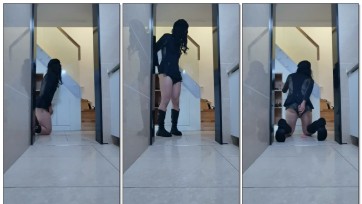 【hx0532】门前用固定的假阳具抽插自己，并迎接外卖小哥到来的小母狗~露出+勾引