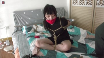 【绳之韵】罗裳第桃缚游戏上集：抖M属性深度挖掘！极限桃缚、震动乳夹+棒，原味堵嘴挑战（直接脱下罗裳脚上的两只有点脚汗的棉袜，都塞进她的樱桃小嘴里面，全程纪实拍摄堵嘴过程）