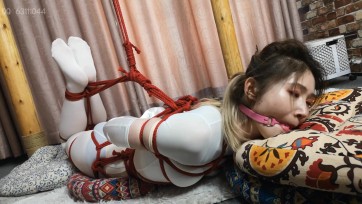 【随心原创】少妇 鹿野 白丝 红绳紧缚 脚尖踮起吊挠脚心 驷马挣扎