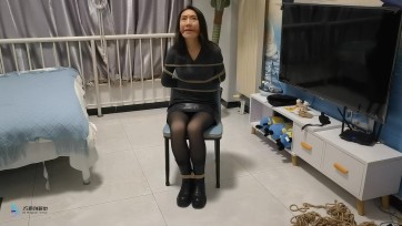 【JS】【熙雯】《脱困11》少女回家遭遇入室抢劫被捆绑堵嘴瓦弄