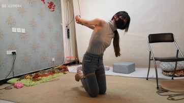 【随心原创】杨蕊 牛仔裤高跟凉鞋 超紧五花大绑 高吊双手 拇指 深陷锁骨的麻绳