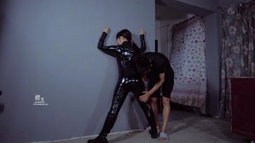 【樱束原创】《海关间谍-搜身》海关收到情报，一女间谍带着机密文件想蒙混过关，对间谍进行全身无死角搜身，包括不可描述的部位，连牙缝都不能放过