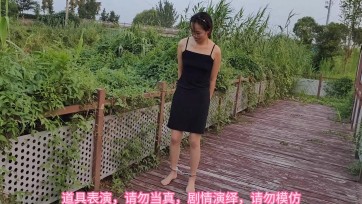 【束心工作室】兰兰吊带短裙，手拷脚镣行走，职业西装，12厘米高跟靴行走