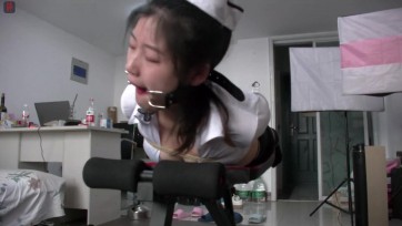 【绳之韵】“炼狱天使”四月：黑丝美脚、小护士，凳子上的残酷捆虐，反弓、勒股半吊，TK、震动、TJ游戏，环形口枷、丝袜强入直到流泪