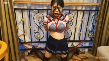 【随心原创】冷兮 窗栏上受难美少女 口伽鼻勾口水