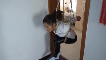 【随心】白衬衣皮裤白短袜 丝袜 胶布堵嘴 直臂悬吊