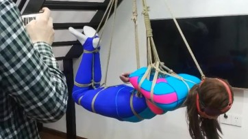 【伪娘诺诺】连体紧身衣的吊缚