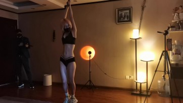 【一绳所爱】喵喵被吊在办公室，当枪靶子练习枪法