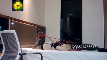 【江山原创】新模白艳吊带黑色袜+龟甲缚+吊头发+美背无罩