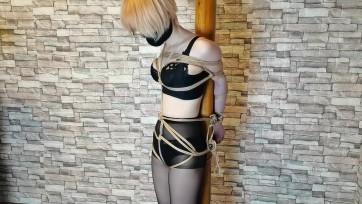 【一绳所爱】喵喵被女绳师绑在柱子上，各种蹂躏折磨