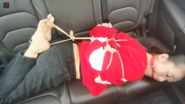 【绳之韵】新人阿静，户外小剧情：惨遭网约车色狼绑架的女学生，迷晕、驷马捆绑、跳跳塞入、原味棉袜折磨、口球堵嘴，三十公里，被绑在车里折磨一路