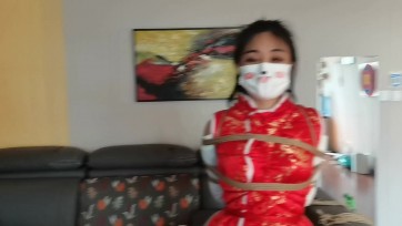 【一绳所爱】祝大家新年快乐，虽然双手被绑，也阻止不了美女诚挚的祝福