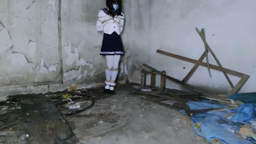 地下室监禁1 日式、后手、并腿被绑在地下室内监禁，逃脱无果只能胡乱挣扎