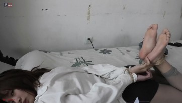 【绳之韵】清纯与娇艳，不一样的点点——牛仔裤，灰丝、白袜，捆绑、脱裤、丝袜破坏