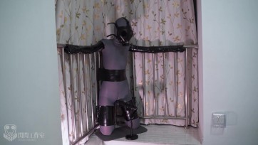 【闪闪工作室】栏杆系列  放置游戏  胶带折腿拘束+罚跪+防毒面具