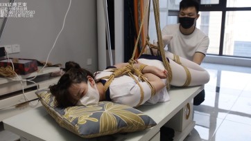 【XXN紧缚艺束】依依白丝体操服吊缚强制