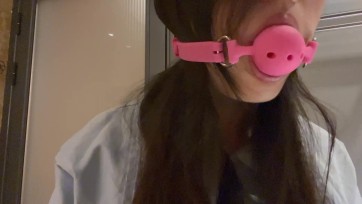 【新月原创】佳怡酒店自拍原味丝袜堵嘴，晚上偷拿姐妹穿了几天的丝袜堵嘴