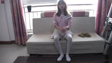 【绳之韵】点点：窗下的白丝、白一带、粉色JK捆绑，开口器、鞭打、全方位TK、美脚丫玩虐