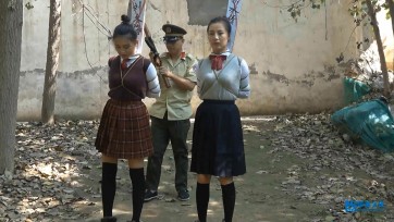 【MJ影视】戴着重镣铐的女孩