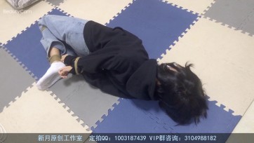 【新月原创】【红豆】牛仔裤小白袜 一根绳子绑驷马