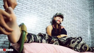 【DK-13】夏沫 剧情片-军训（下集）！TK 蛋蛋 丝足 口球 户外 挠脚心 原味堵嘴