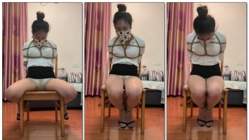 美少女被捆在椅子上无法动弹，严实的堵嘴更加无法呼救
