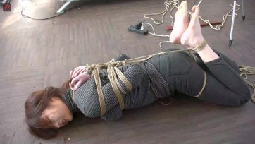 【绳之韵】美足盛宴、“[手动滑稽]迭起”，初染风尘却依旧好看的灵儿，牛仔裤极限驷马，SP、TJ，脱袜玩脚、TK、“内D+外B”、强制GC