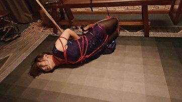 【临冬城的冰原狼】大长腿黑丝舞女被反绑挣扎逃脱