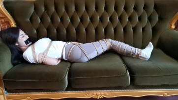 【JS】嘉莉 《入室劫案2》上 瑜伽少女忘记锁门，被歹徒入室捆绑劫持玩弄。白棉袜 恋足 迷晕 TD刺激