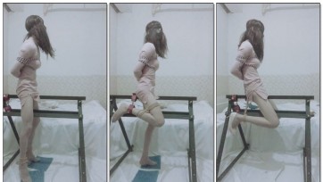 【安妮原创】自娱自乐（三角铁架的自缚）踮脚惩罚变态指压板