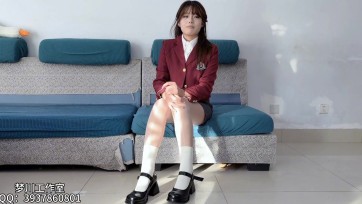 【梦川】【思琪】女大遭私生姐姐捆绑 绝美肉丝大长腿 新模首次尝试 超高颜值在线 白袜➕包臀裙➕五花大绑➕胶带封嘴➕迷晕➕抚摸