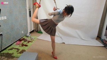 【随心原创】大长腿鹿野 五花紧缚 高跟单腿鞋尖着地 驷马