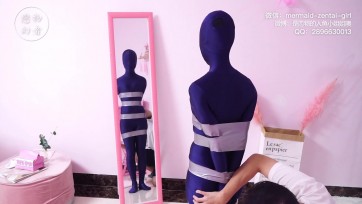 【恋物幻者】素人玩偶改造！萝莉妹子胶带封嘴被套上全包zentai+布基胶带一圈圈捆紧缠绕驷马play