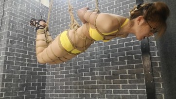 【随心原创】鹿野 比基尼菱形绑 痛苦的驷马悬吊