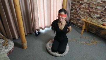 【随心原创】黑衣女侠受难