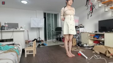 【绳之韵】丰满萌妹子罗裳，无罩激凸，单脚吊，旦 旦 塞入、鞭打、TK、TJ，蹂躏与羞辱，奴性逐步显露