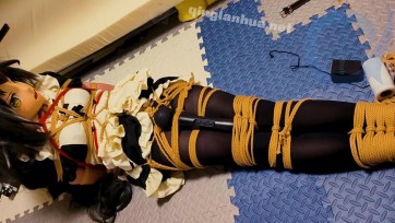 【紧缚少女樱雅酱】kigurumi绳缚！鞭打+棒棒+挠痒TK+呼控等等...不断挣扎~！